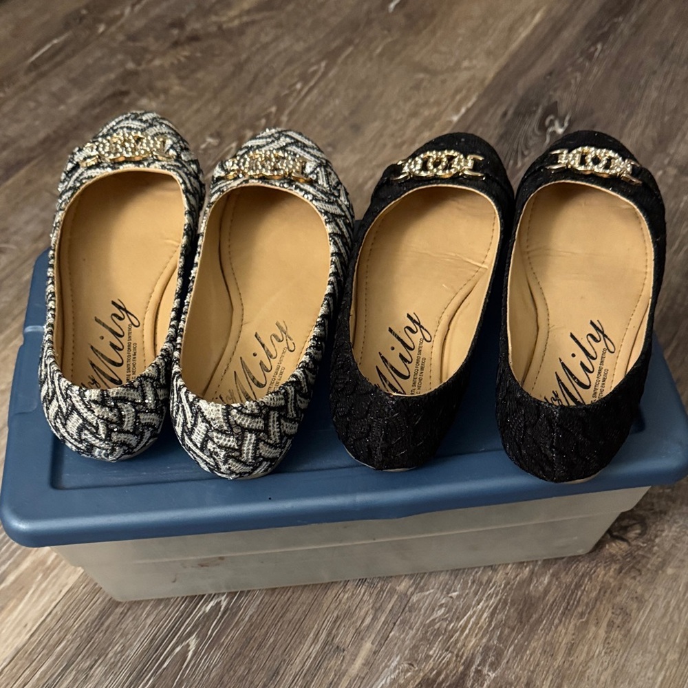 Lady Mily Women's Black and Gold Flats - Picture 2 of 6